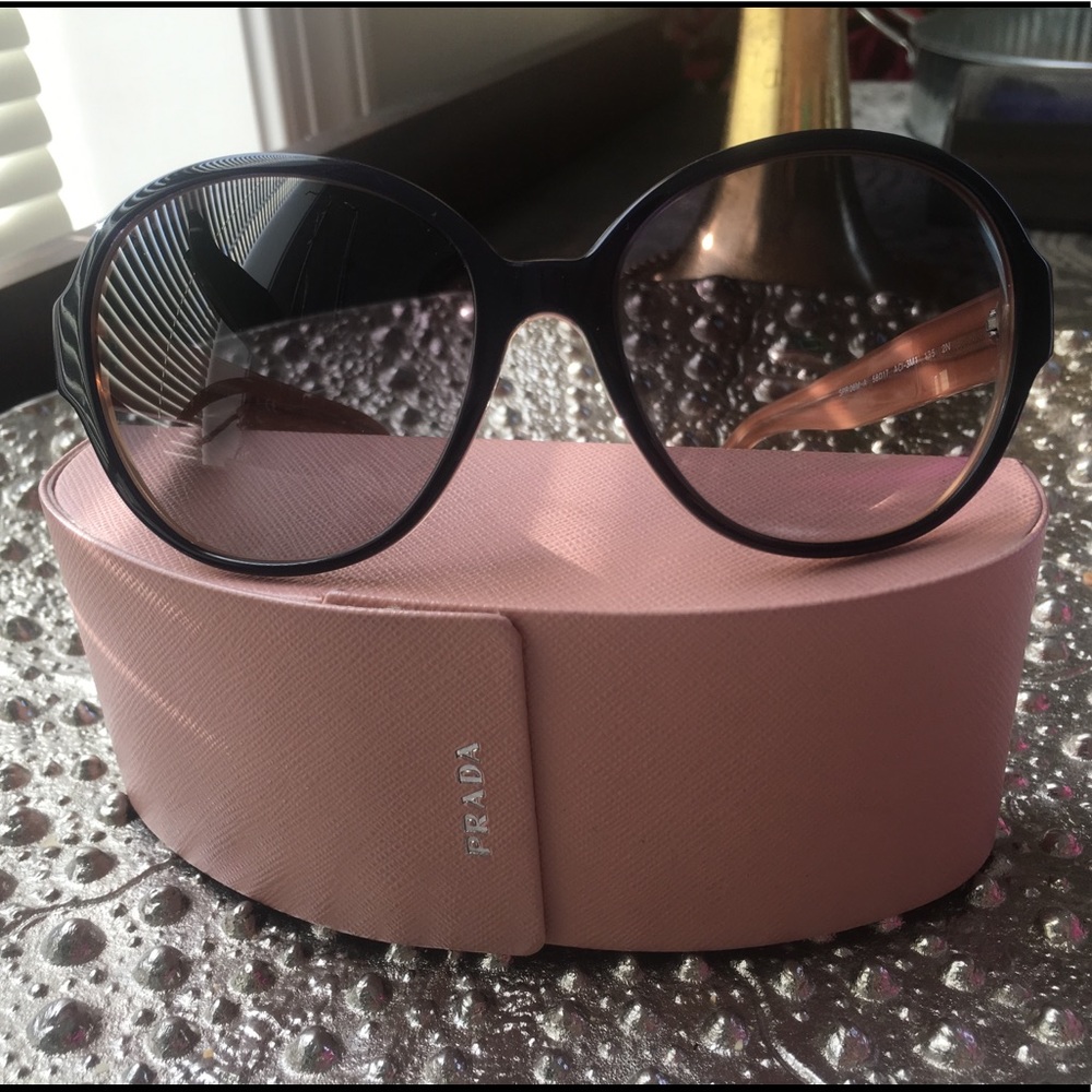 Prada sunglasses Real!!!